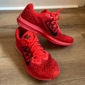 WOMENS NIKE Zoom Winflo 5 Bright Orange Tennis Shoe Neon Tennis shoe size 7